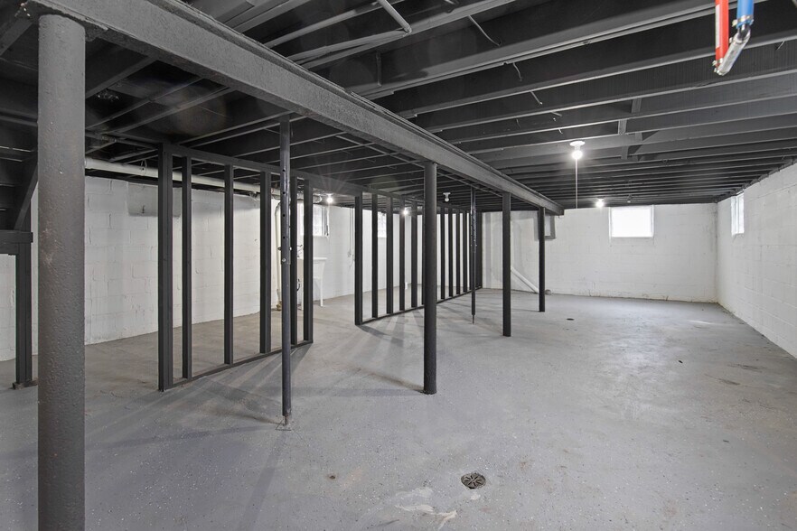 Building Photo - 15781 Washburn St