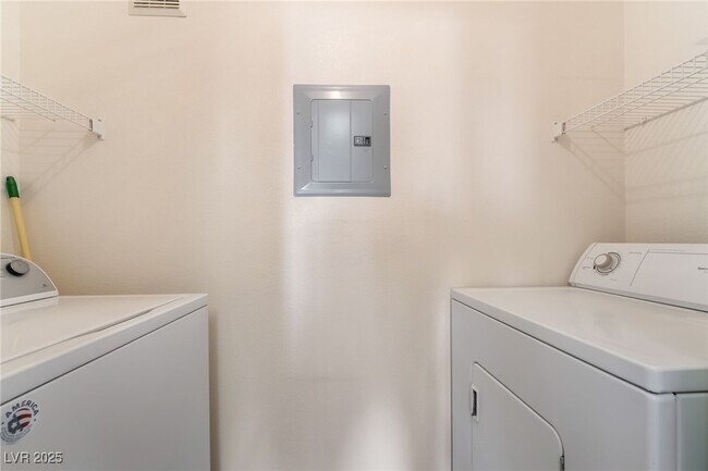 Building Photo - 7123 S Durango Dr