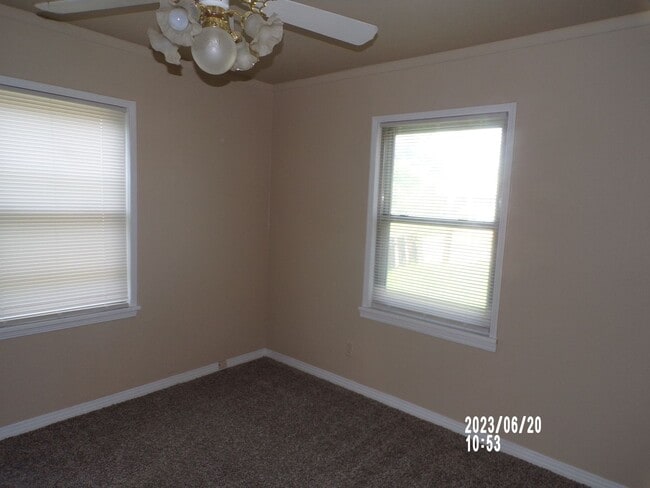 Building Photo - centrally located $200.00 off 1st  full month's rent