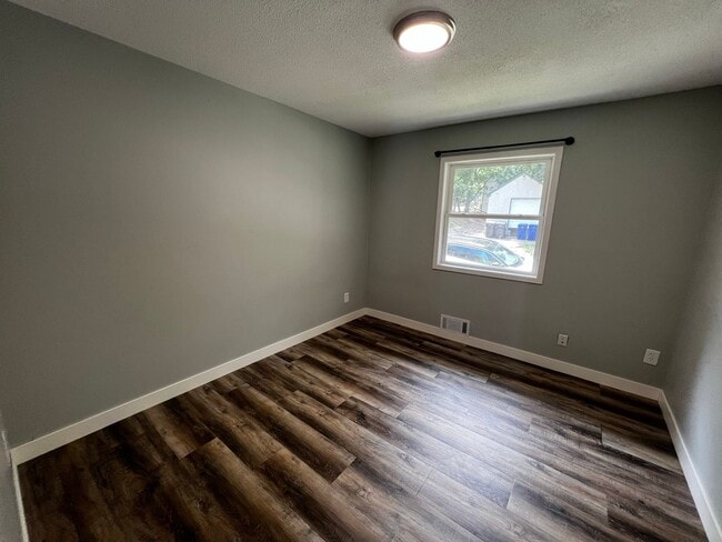 Building Photo - Rent Special!!! Rent Controlled - 3Bedroom Side by Side Duplex!