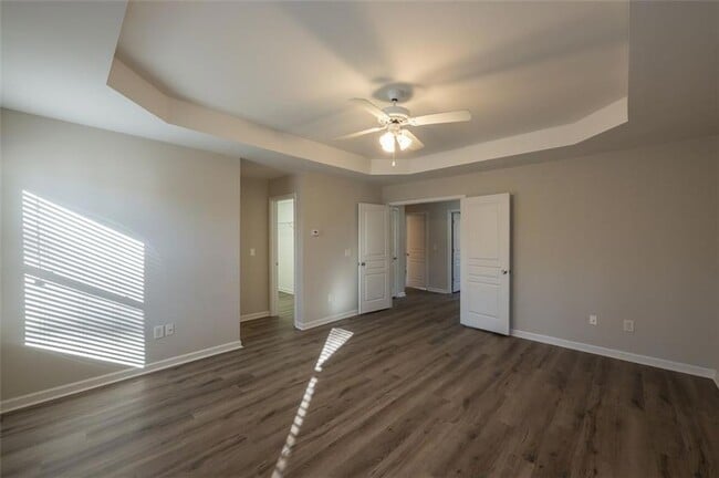 Building Photo - 204 Parc View Ln