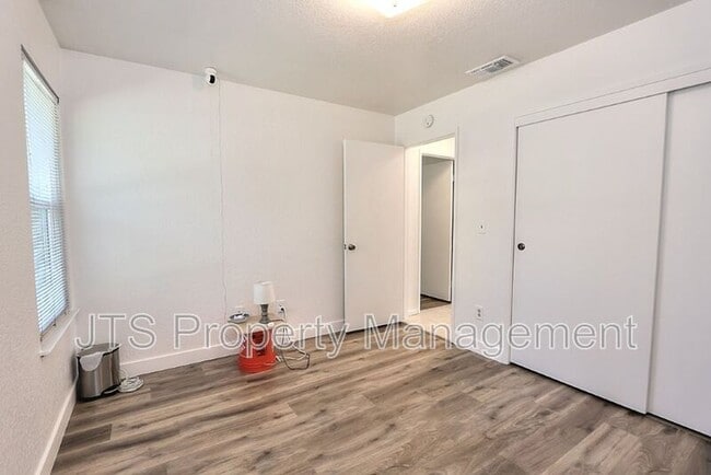 Building Photo - 6069 Kingwood Cir