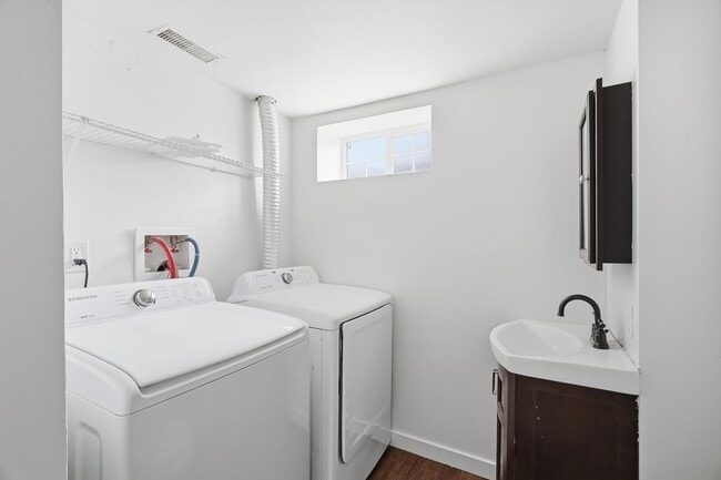 Building Photo - 3917 E Fairview Ave