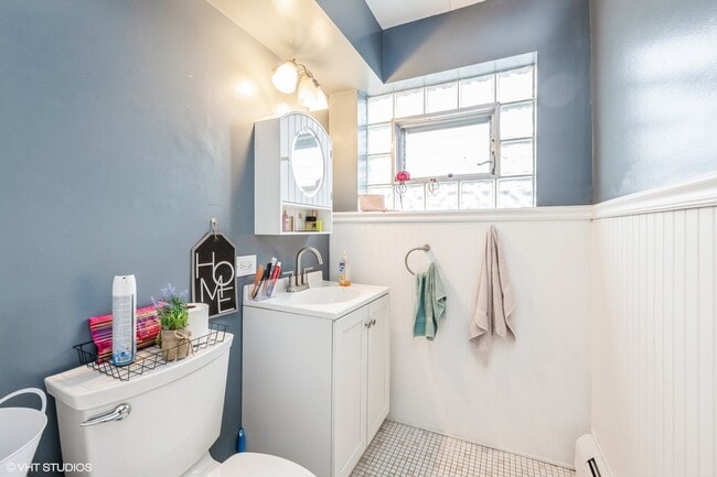 Building Photo - 6148 Kensington Ave