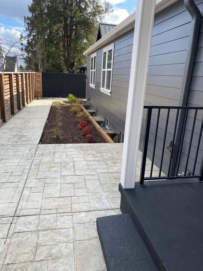 Building Photo - Alberta Arts Irvington 4-plex Courtyard Fu...