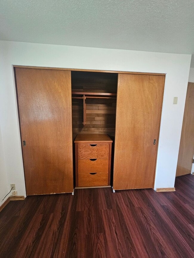 Building Photo - 1404 S Cherry St