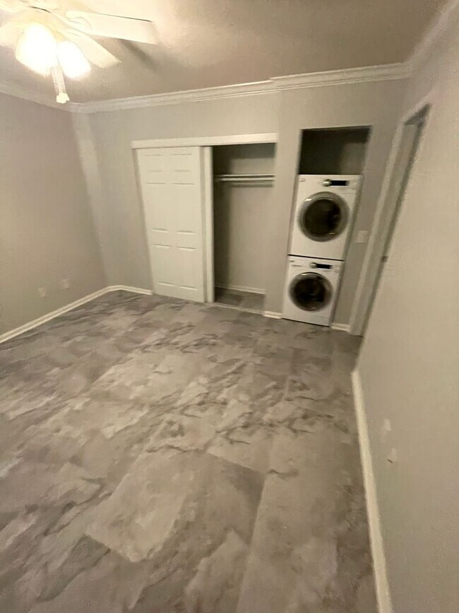 Building Photo - COMING SOON! Great Townhouse with 2 Bedrooms 2 Bath!