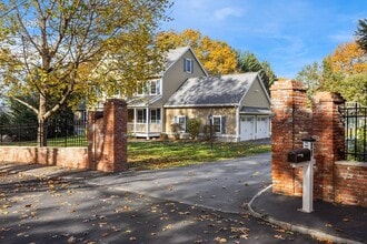 Building Photo - 11 Checkerberry Ln