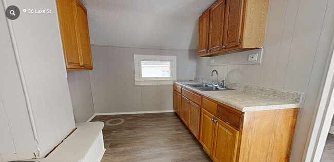 Building Photo - 36 Lake St