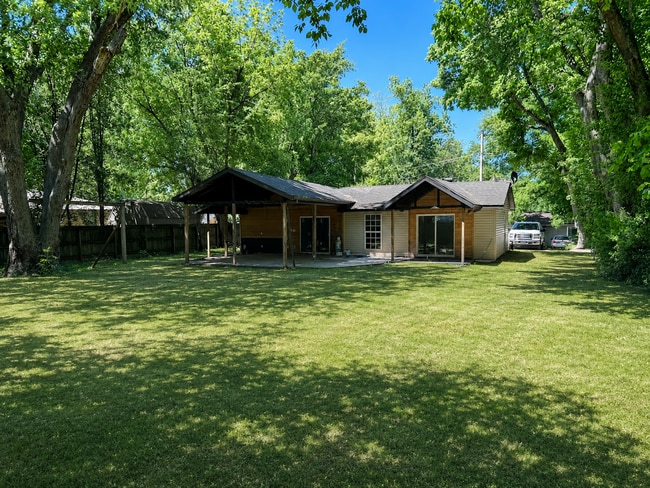 Building Photo - 3 Bed / 2 Bath home with Single Car Garage in Farmington