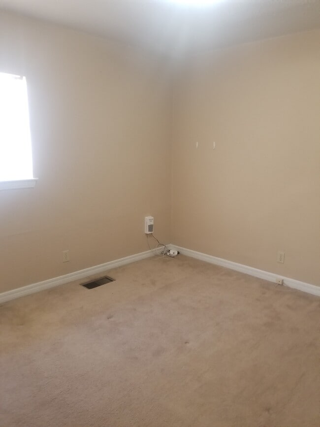 Building Photo - 405 4th Ave