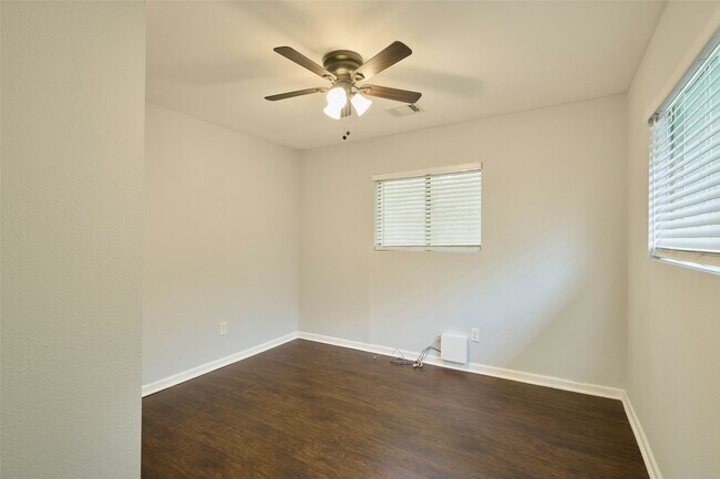 Building Photo - 51 Harbour Row Dr
