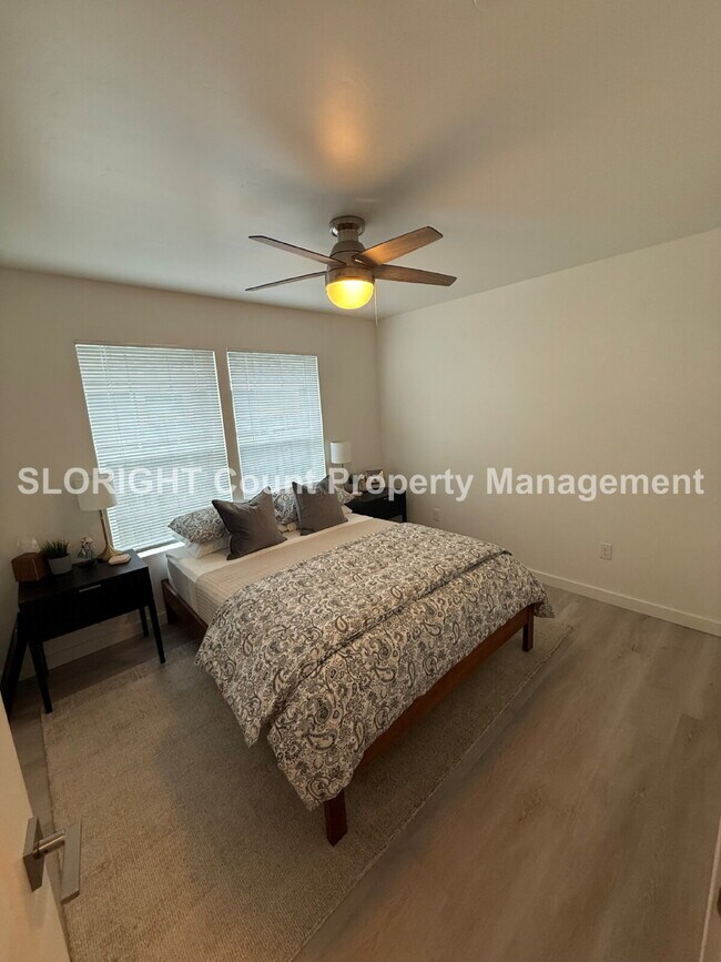 Building Photo - AVAILABLE SEPTEMBER- Walking Distance From The Beach - 3 Bed / 2 Bath