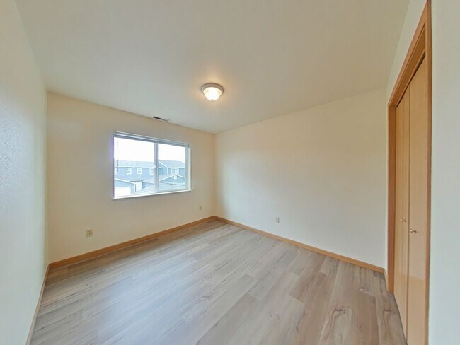 Building Photo - Beautiful 3 Bedroom 1.5 bath with attached...