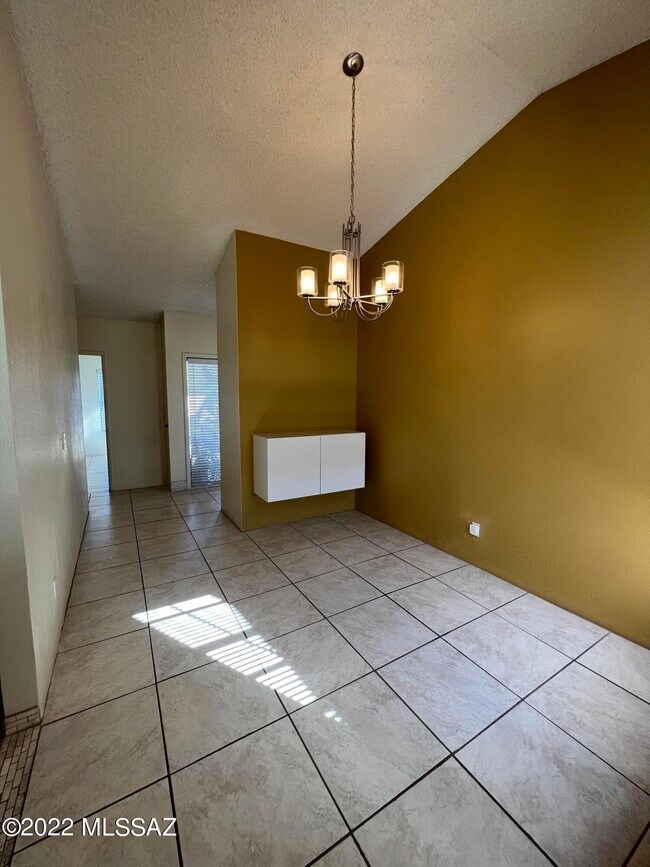Building Photo - 6451 N Tierra De Las Catalinas