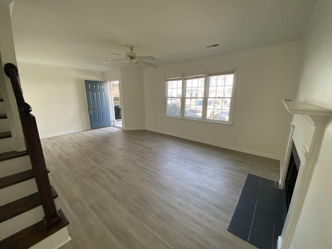 Building Photo - 3806-38D1 Sterling Pointe Dr