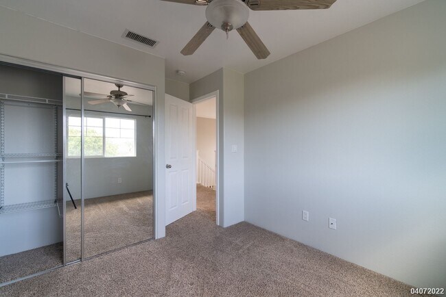 Building Photo - 3 Bed 2.5 Bath Townhome in Spinnaker Place Townhomes 2