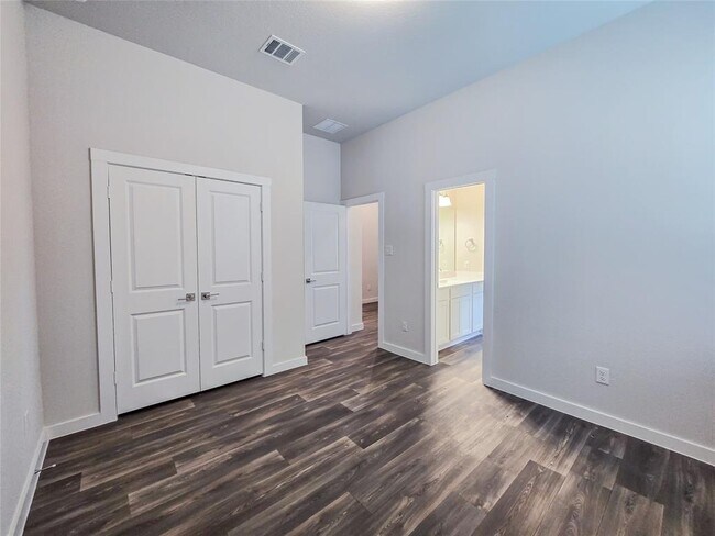 Building Photo - 3068 Sunmoon Ln