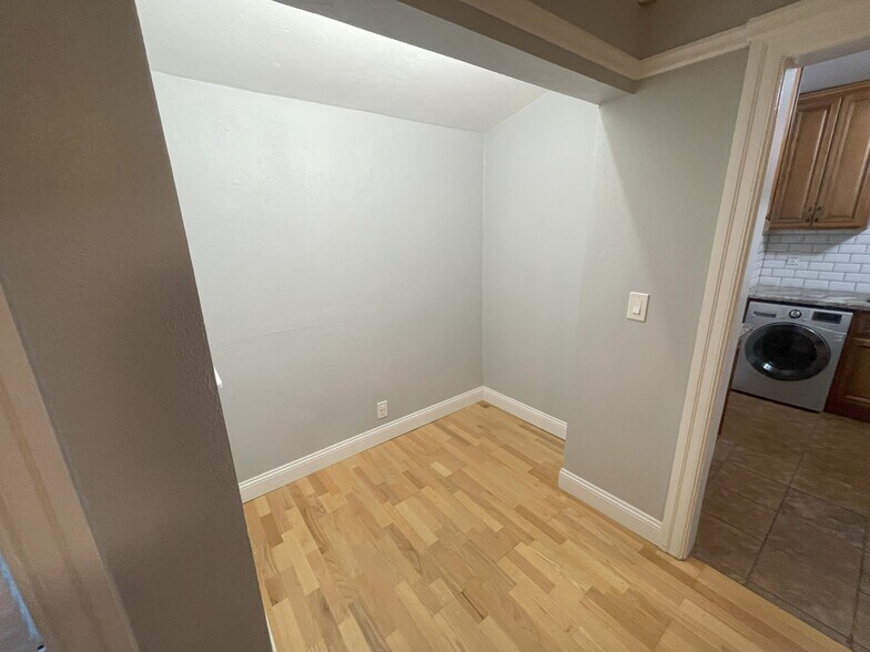 Building Photo - 4844 Daisy St