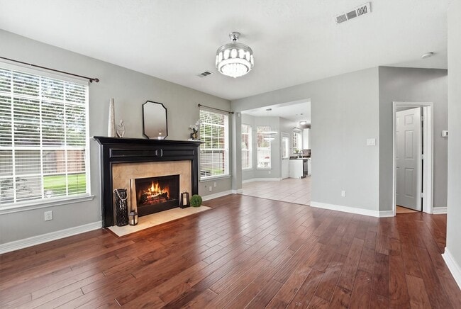 Building Photo - 2413 Piney Woods Dr