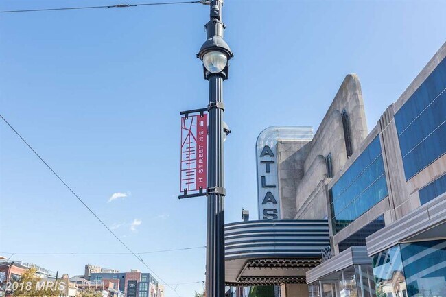 Building Photo - H Street Prime with 1/2 off the first month's rent!