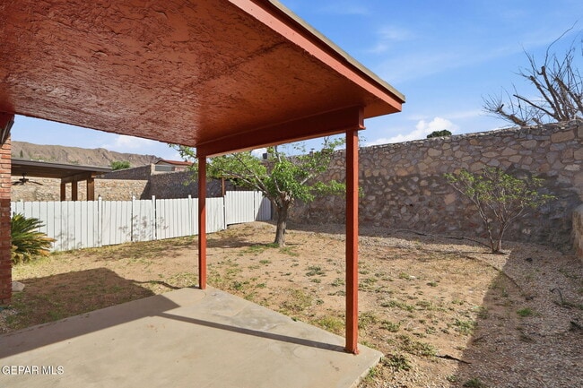 Building Photo - 6613 Escondido Dr