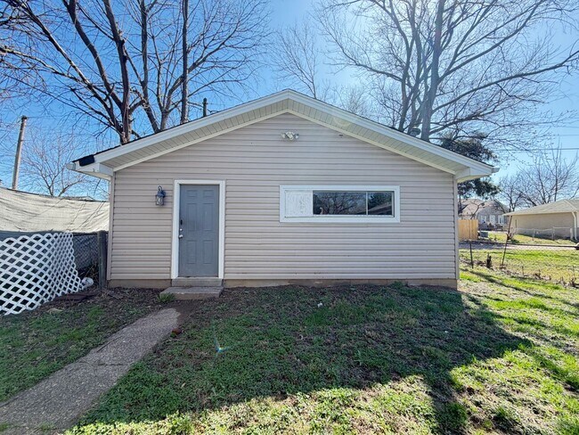 Building Photo - Beautiful Maintained 2 Bed and 1 Bath Shotgun House!