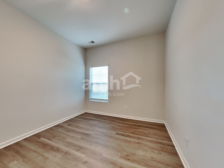 Building Photo - 306 Squire Pope Rd