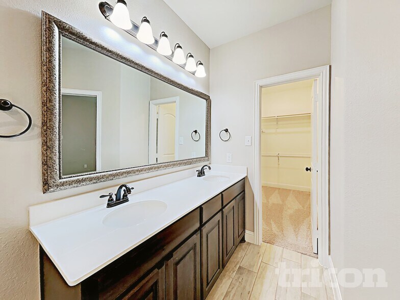 Building Photo - 7708 Cottonwood Dr