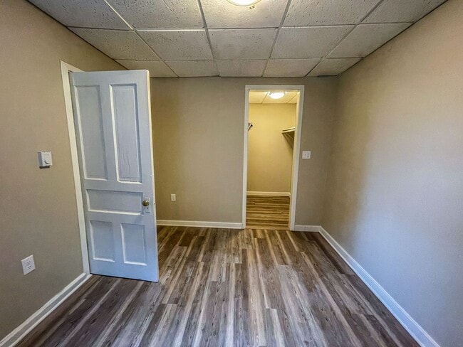 Building Photo - Beautifully Renovated 1 Bedroom Apartment with Private Entrance