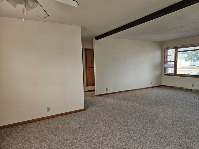 Building Photo - '011