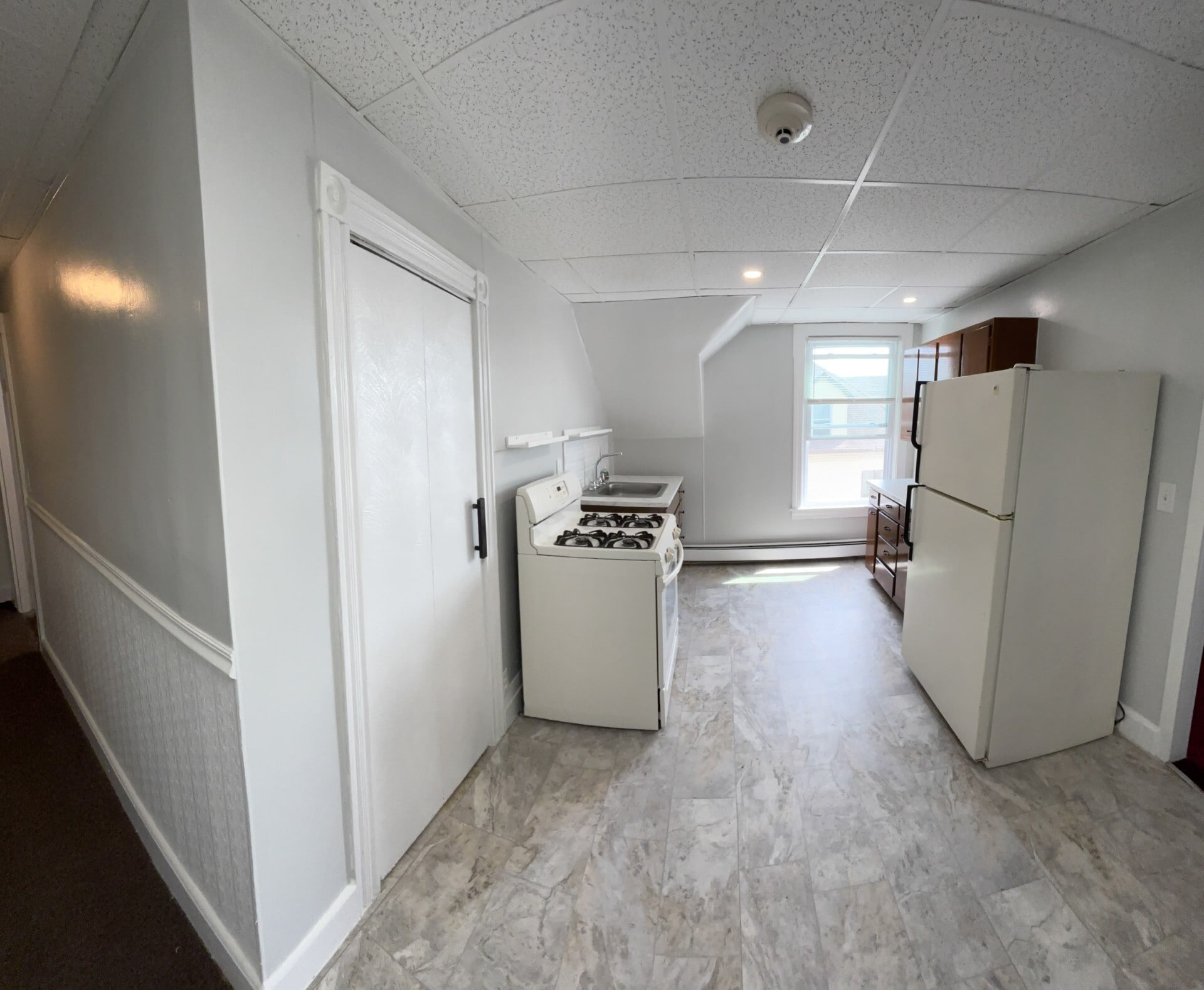Eat in Kitchen - 48 Grove St