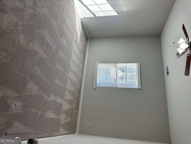 Building Photo - 403 Village View