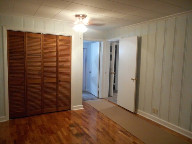 Building Photo - 820 Oakdale Rd