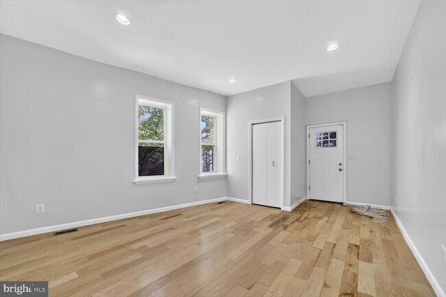 Building Photo - 15 S Street NE Unit 1