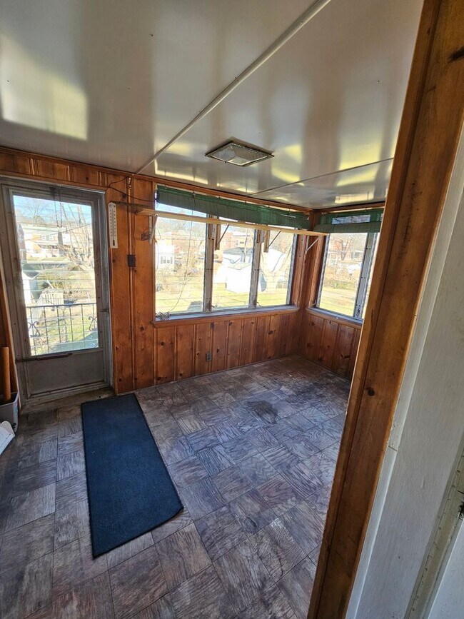 Building Photo - Newly Renovated 3-Bedroom Townhome with Chic Features