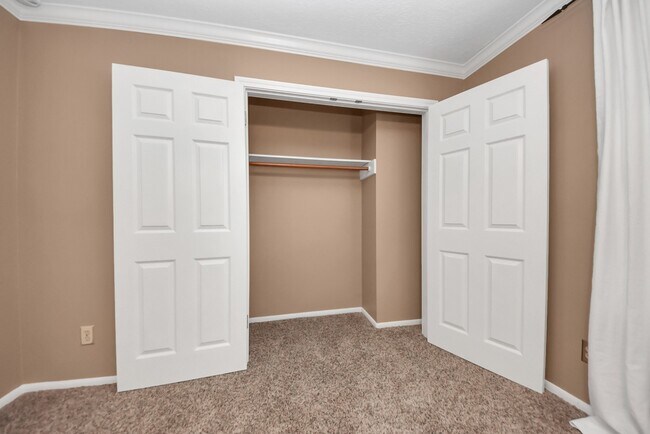 Building Photo - 5214 Norborne Ln