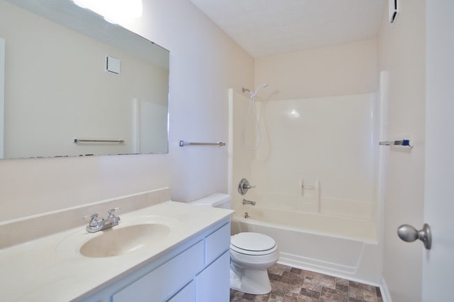 Building Photo - Tanglewood Apartments