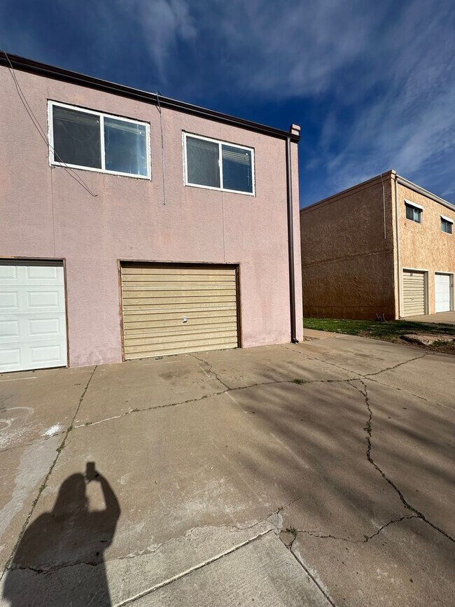 Building Photo - 313 Innsdale Terrace