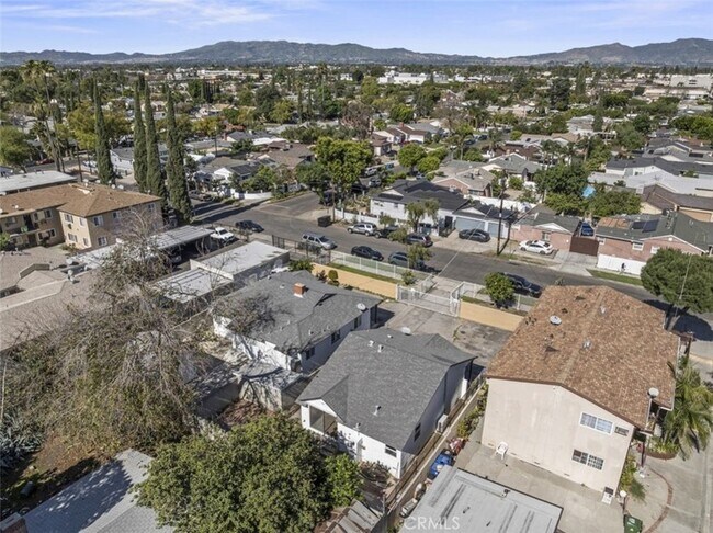 Building Photo - 14722 Strathern St