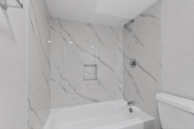 Building Photo - 5516 Laredo Ln