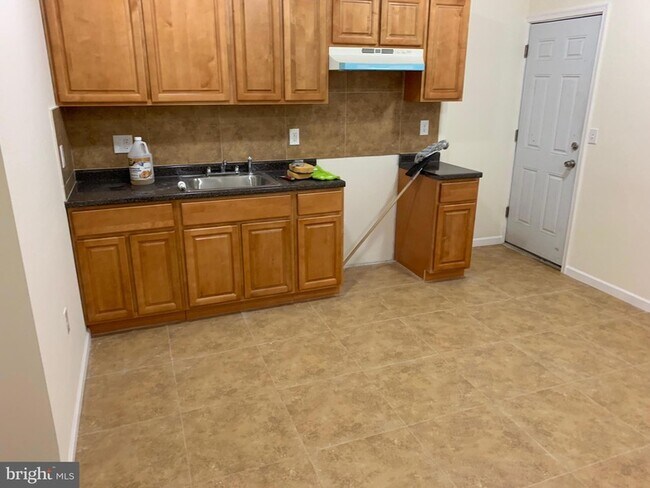 Building Photo - 4840 N Camac St