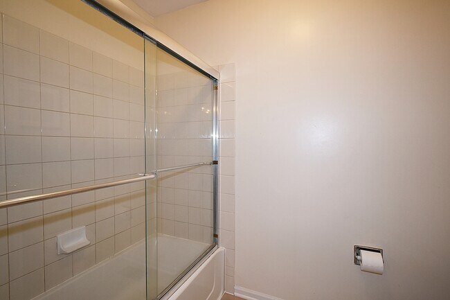 Building Photo - 312 Fairmont Ct