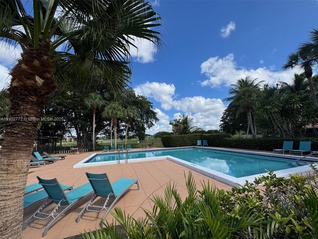 Building Photo - 295 Fern Dr