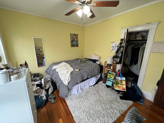 Building Photo - 9/1 Spacious Davis Sq 3BR w/EIK right by T...