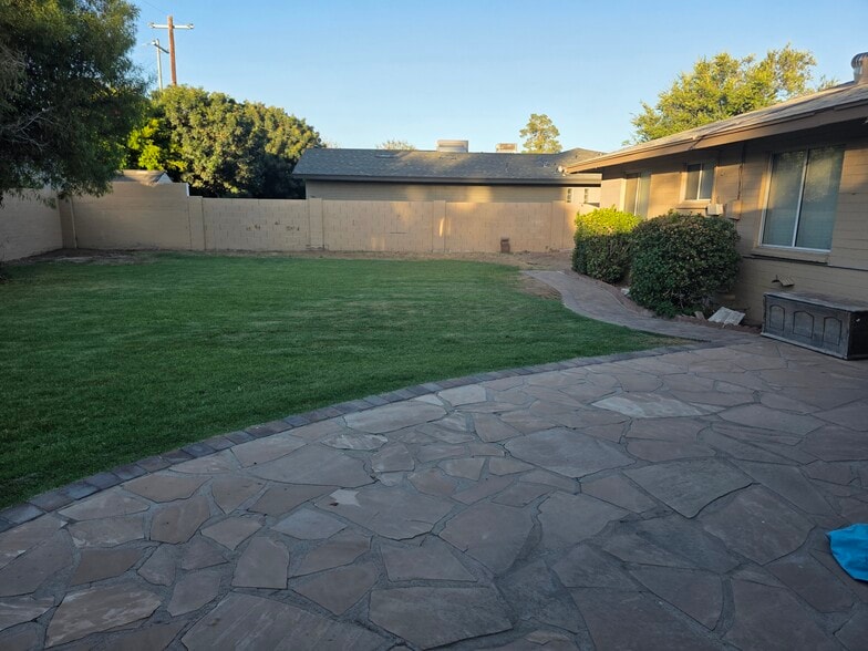 Building Photo - 1610 E Palo Verde Dr