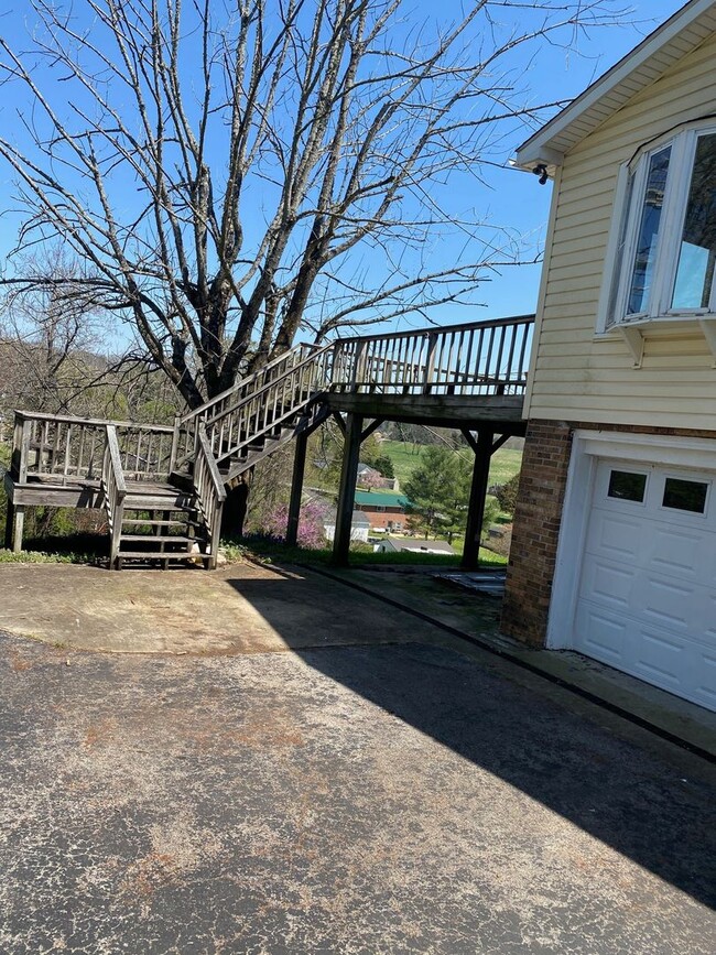 Building Photo - 4 bedroom home in Chuckey TN