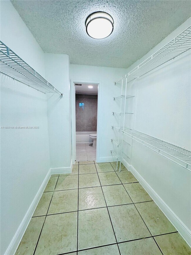 Building Photo - 1805 Sans Souci Blvd