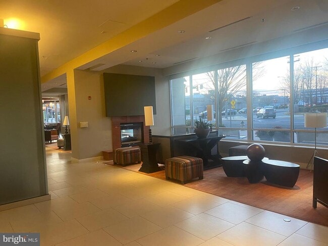 Building Photo - 5750 Bou Ave