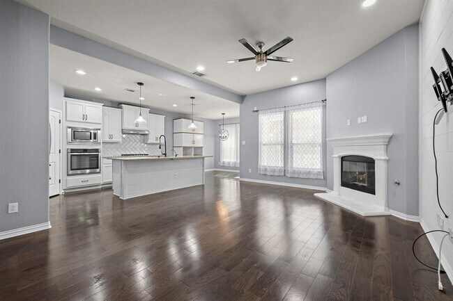 Building Photo - 2012 Santa barbara Ct